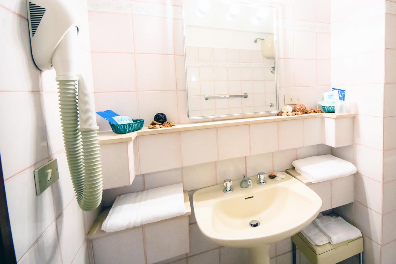 Hotel Palombella & Restaurant Фрозиноне Екстериор снимка